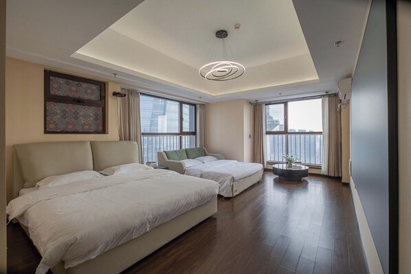 Family Room, City View | Desk, soundproofing, free WiFi, bed sheets - Sunlight Apartment-Color TV Tower (Shenyang)