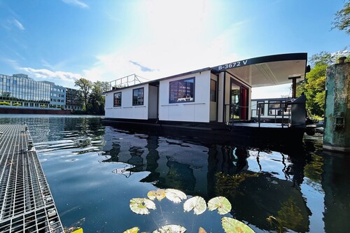 schwimmendes Ferienhaus in Berlin
