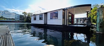 schwimmendes Ferienhaus in Berlin