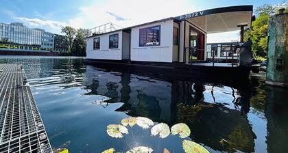 schwimmendes Ferienhaus in Berlin