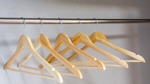 Wooden hangers hanging on a metal rod. - Mr.kinjo in Arcade Ange Miona (Naha)