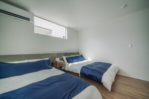 Desk - Urban Villa Resort YAE (Nakijin)