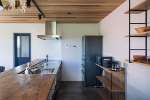 Mini-fridge, microwave, stovetop - Urban Villa Resort YAE (Nakijin)