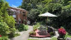 Outdoor dining - K's Fun Garden Inn Nakijin (Nakijin)