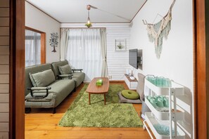 Living area - T-reef Vacation House Leaf (Kamakura)