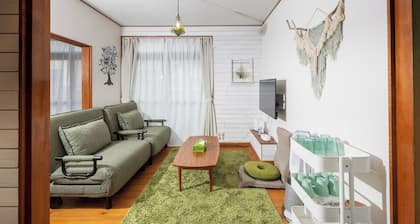 T Reef Vacation House Leaf