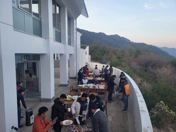 Outdoor dining - Sanzoku Hotel (Asago)