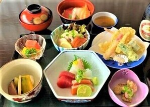 Alimentos y bebidas