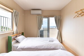 Desk - The Villas Machidoya (Motobu)