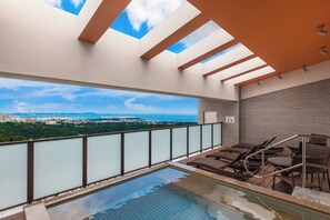 Pool - Yenn's Marina Inn Rycom (Kitanakagusuku)