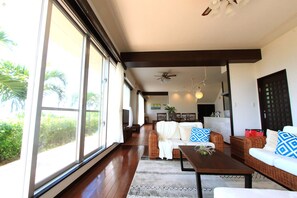 Interior - Ryukyu Ritei Ingya (Miyakojima)