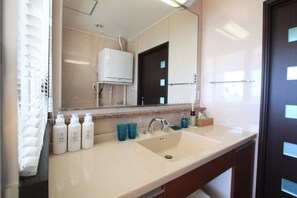 Bathroom - Ryukyu Ritei Ingya <miyakojima> (Miyakojima)