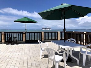 Outdoor dining - Pontoon <ishigakijima> (Ishigaki)