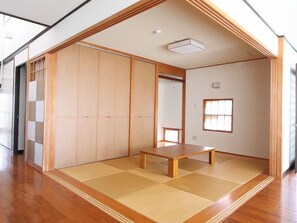 Interior - Pontoon <ishigakijima> (Ishigaki)