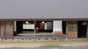 A traditional Japanese building with a wooden exterior, large sliding doors, and a tiled interior. - Kasamatsutei (Aridagawa)