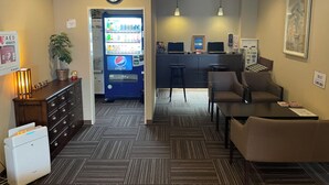 A hotel lobby with a vending machine, a reception desk, and seating area. - Hotel Takako (Aizuwakamatsu)