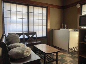 Interior - Agehaya (Komoro)