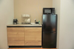 迷你雪櫃、微波爐