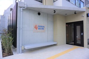 Exterior detail - Yukureba Maejima Hotel (Naha)