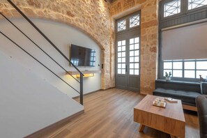 TV - Pileas Boutique, Apartment (Aegina)