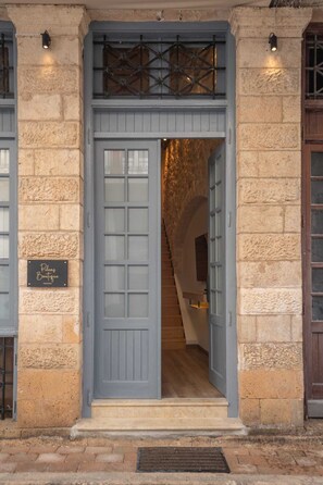 Exterior detail - Pileas Boutique, Apartment (Aegina)