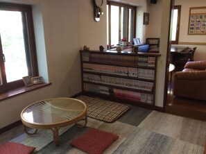 Interior - Morgenrote (Numata)