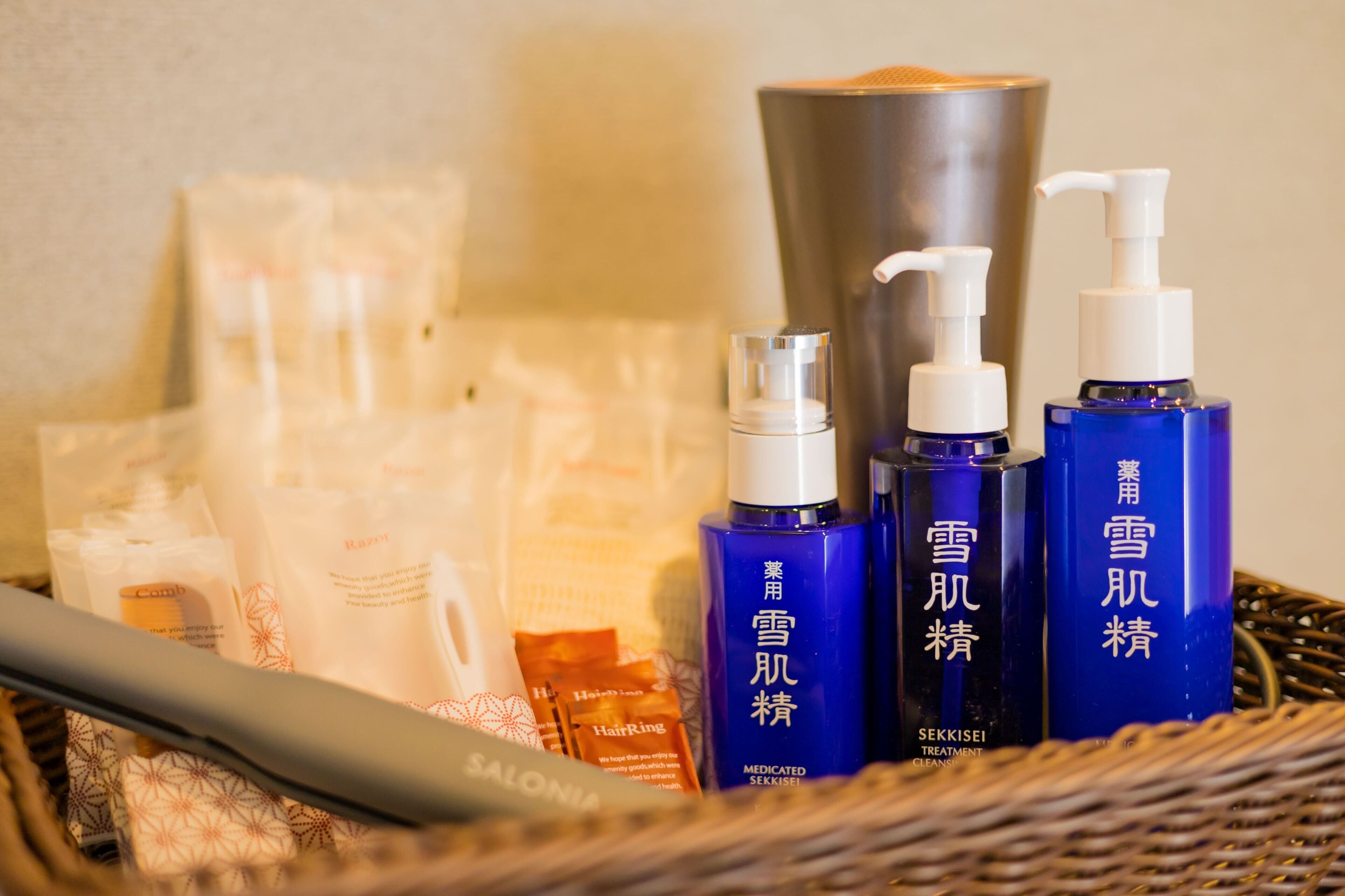 Bathroom amenities