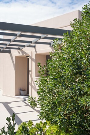 Exterior detail - Green & Purple, Apartment (Aegina)