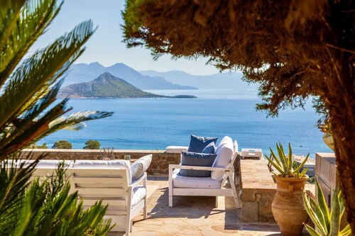 White Stone Villa, Cottage