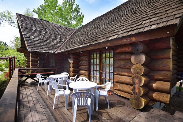Outdoor dining - Urube Village (Tsumagoi)