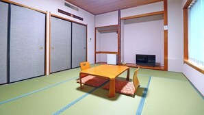 A traditional Japanese room with tatami flooring, a low wooden table, and sliding doors. - Tochigi Grand Hotel (Tochigi)