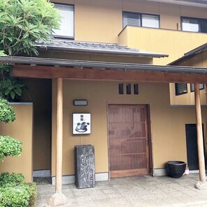 Exterior detail - Yamani Gosaku (Kitaibaraki)