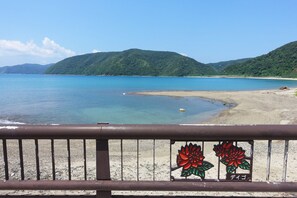 Beach - Denpaku Lily no Ie <amamioshima> (Setouchi)