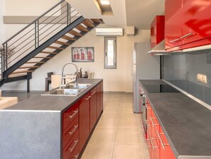 オーブン、食器洗い機、コーヒー / ティーメーカー、トースター