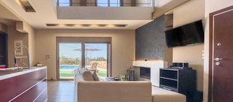 Villa Nirome xlarge private pool, Cottage