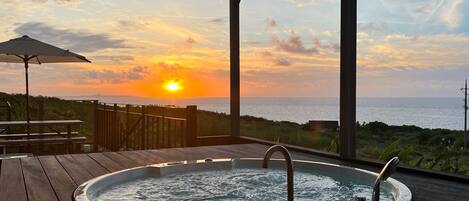 Outdoor spa tub