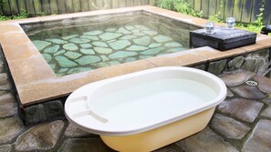 Tina de hidromasaje al aire libre