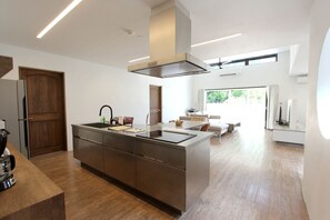 Private kitchen - The Stella Hamahiga (Uruma)