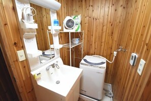 Bathroom - Minshuku Yuiyui (Miyakojima)