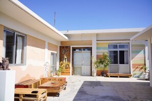 Outdoor dining - Minshuku Yuiyui (Miyakojima)