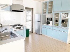 Private kitchen - Sea Shell Vacation House (Shimoda)
