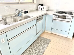 Private kitchen - Sea Shell Vacation House (Shimoda)