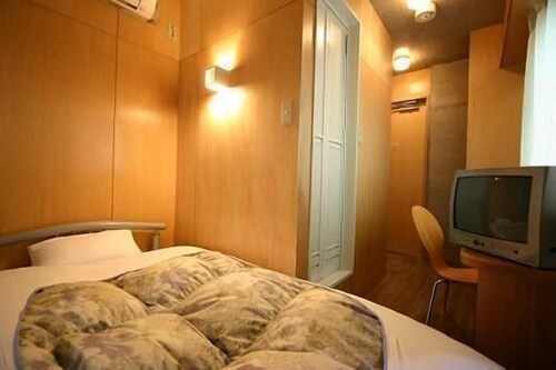 Weekly Sho Gifu Hashima Hostel