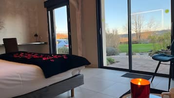 5 chambres, fer et planche à repasser, Wi-Fi, draps fournis