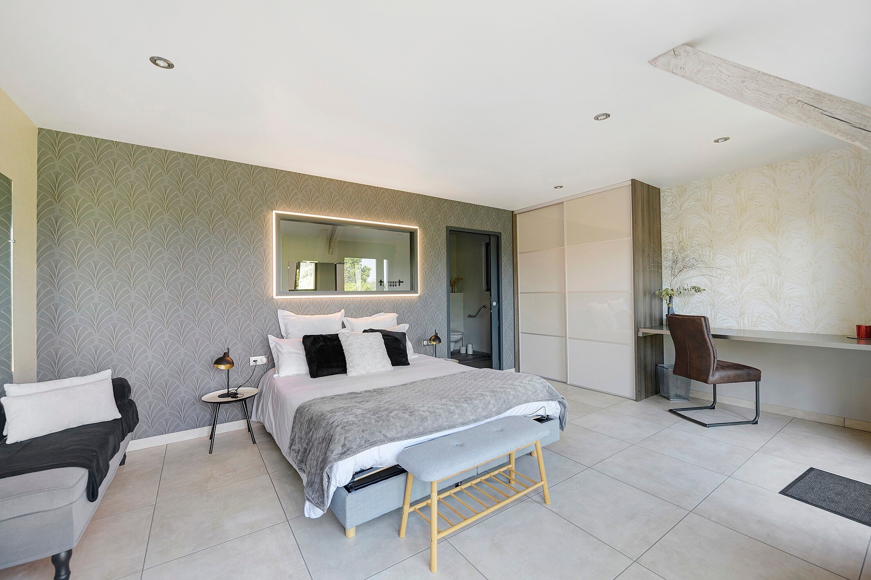 5 Schlafzimmer, Bügeleisen/Bügelbrett, WLAN, Bettwäsche