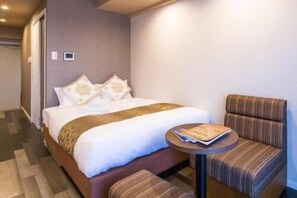 Room - Mr. Kinjo in Shanti Van Tsubogawa Station (Naha)