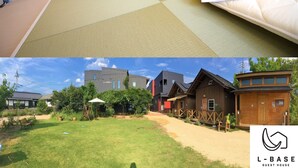 A room with a hammock, a bed, and a climbing wall. - Tomareru Himitsukichi L-base (Matsumoto)