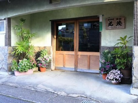 Exterior detail. Ryori Ryokan Marumo