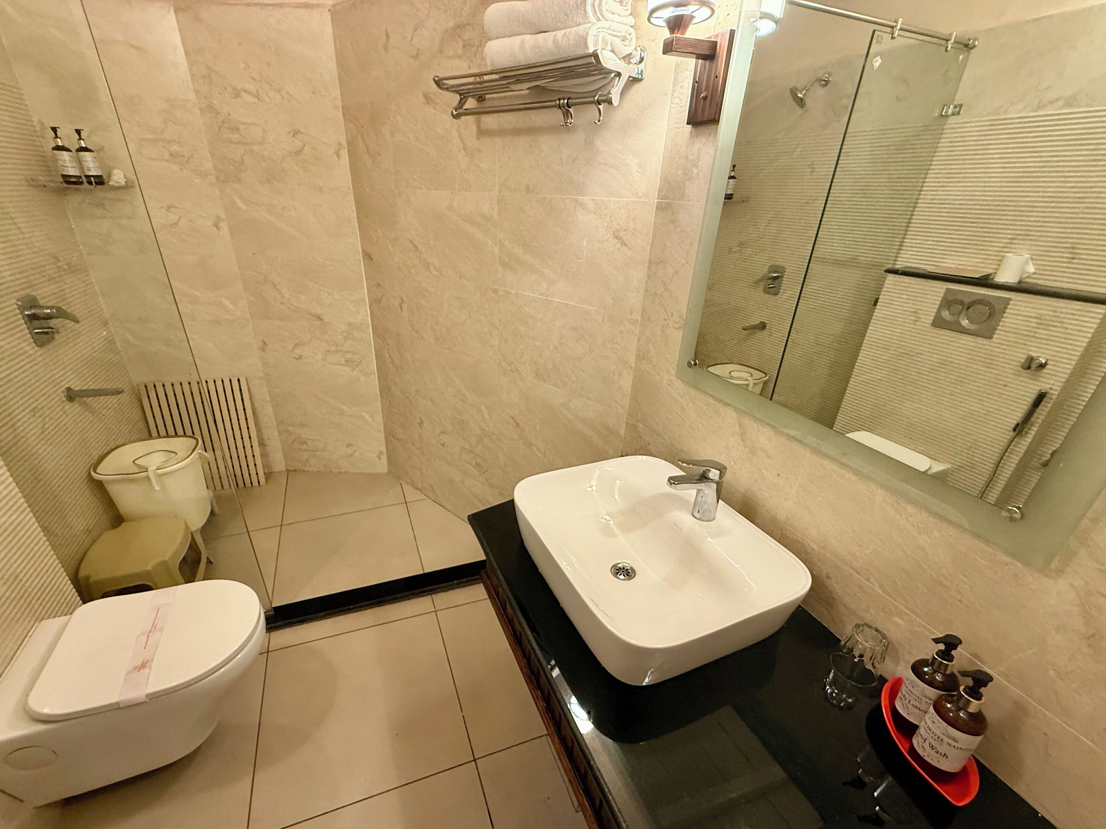 Deluxe Room, Mountain View | Bathroom