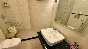 Deluxe Room, Mountain View | Bathroom